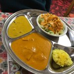 LUMBINI CURRY HOUSE - ←ベジタブルカレー
            →バターチキンカレー