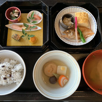 弁慶 - 朝からズワイ蟹やらのどぐろやらめちゃ豪華。どれもおいしい。