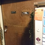 Japanese Ramen Noodle Lab Q - 店入口