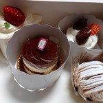 PATISSERIE  ＭＡＧＮＯＬＩＡ - 左からガトーフレーズ、ティラミス、マロンシャンティ、モンブラン