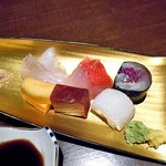 ひのと - 造り盛り合せ（２皿に分けて供されました）