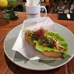 DAYBREAK　Liquor&Coffee - ピリ辛焼肉のドックサンド