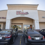 Tacos El Poblano - 店舗外観。ファサードが変に立派です。