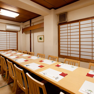 【竹】テーブル個室9～14名様ご案内
      8名様以下：相室になる場合もございます
      