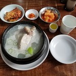 백제삼계탕 - 参鶏湯とおかず、高麗人参酒