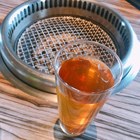 焼肉 べこ亭 たまプラーザ本店 - 烏龍茶と炭