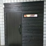 スパイス料理ナッラマナム - こだわりを感じる扉