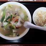 中華料理金再来 - 海鮮タン麺ランチセット
            キャベツのサラダ付き。