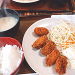 まんぷくキッチン - カキフライ定食（500円）