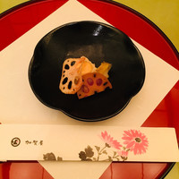 加賀屋 銀座店 - 先付け 加賀蓮根豆腐 
                能登大納言小倉蓮根