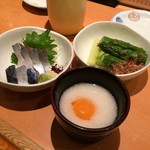 お酒・お惣菜・和食 竜田屋 - H.30.11.21.夜 さばのきずし 700円・茹でアスパラ・山芋とろろ 400円