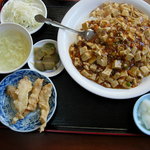 中華 美食楼 - 麻婆豆腐丼+鳥の揚げ物