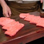 カハラ - カハラの名物料理　ミルフィーユステーキ