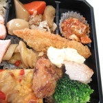 農家の息子 こむぎ - １日１５食限定　秋の彩色健美弁当　８９１円（税込）のアップ【２０１８年１１月】