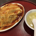 中華料理 華景園 - オムライス（750円）玉子スープ付き。ケチャップを「ケチャップあんかけ」に特別変更してもらいました。