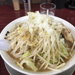 がっつり食堂ドカメン - 子豚ラーメン(¥700)+特盛(¥100)+野菜(¥50)