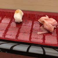 幸鮨 - カウンターの下の台がお皿