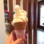 3つのたまご - ソフトクリーム たまご 300円