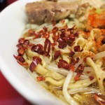 ラーメン二郎 - 粗挽き唐辛子投下～♪