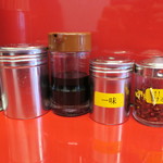 ラーメン二郎 - 卓上調味料