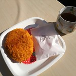 コロッケとお接待の飴