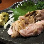 Kushiyaki Dainingu Kushinosuke - 地鶏のたたき。鮮度の良さを十二分に感じれる一品です。