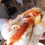 Banh Mi Tuoi - ①バインミーFried Egg Pate Ham 60,000ドン（≒約300円）