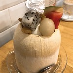 Kem Bach Dang - ②アイスクリームインココナッツ130,000ドン（≒約650円）