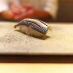 鮨 さいとう - 締め方がきつくなく、しっとり絶品のこはだ。