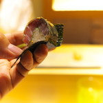 鮨 さいとう - うーん、出世運の手相。いやそうじゃないだろ、小ぶりの見事な棒寿司。