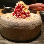 肉割烹 上 - イチボのタルタル 生のカラスミ スイスのエメンダルチーズ