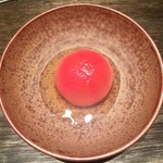 肉割烹 上 - 口直しのフルーツトマト 約３時間近くお出汁でたいてる