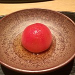 肉割烹 上 - 口直しのフルーツトマト 約３時間近くお出汁でたいてる