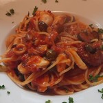 パスタピッコラ - タコと黒オリーブのトマトソースパスタ