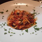 パスタピッコラ - タコと黒オリーブのトマトソースパスタ