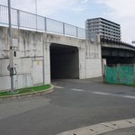 ジャパンラーメン高嶋 - ２５０号線のトンネルを歩いてくぐるよ～