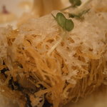 オルタシア - あちき用メイン１　的鯛のカダイフ包み　カリフラワークリーム　シトロンコンフィチュール　アップ