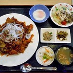 レストラン雪国 - 本気丼（きのこたっぷり旨辛豚丼）