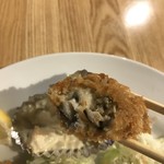 築地魚河岸 海鮮 - 料理写真:おまけ。同じフードコート内のカキフライ単品850円。美味しい〜(╹◡╹)