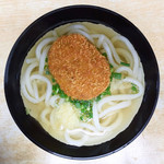 マルタニ製麺 - コロッケうどん（かけうどんとコロッケ）