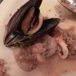 バンデルオーラ - クスクス トラーパニ風 魚介のトマト煮込みにソースをかけたところ