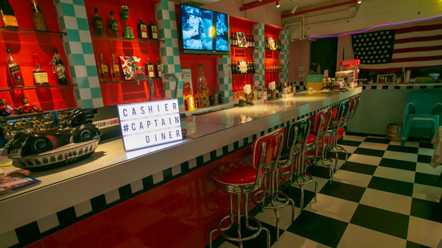 キャプテンダイナー アメリカ村店 （CAPTAIN☆DINER） - 大阪難波