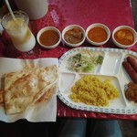 アジアンフレーバーレストラン - 食べ放題980円　カレー４種(キーマ、野菜、バターチキン、豆)、ナン、ターメリックライス、シークカバブ、野菜パコラ(かき揚げ風？)、生野菜　マンゴーラッシー280円