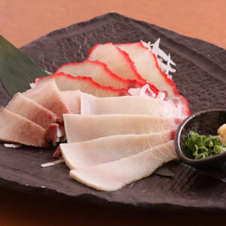 Enjoy seasonal ingredients in sashimi or hot pot ☆ Various courses are also available ♪