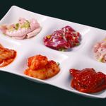 ホルモン焼道場 蔵 - この中からお気に入りを見つかるかも？(ホルモン6種盛りハーフ)