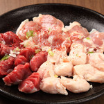 ホルモン焼道場 蔵 - 鶏肉好きには堪らない(鶏三昧盛り)