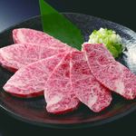 ホルモン焼道場 蔵 - お肉特有の濃厚な甘味とジューシーさ(上カルビ)