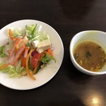 カーン・ケバブ・ビリヤニ - サラダとラッサム