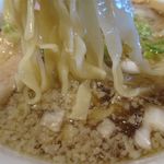 らーめん心繋 - 背脂生姜の麺