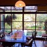小机邸喫茶室　安居 - お庭側のテーブル